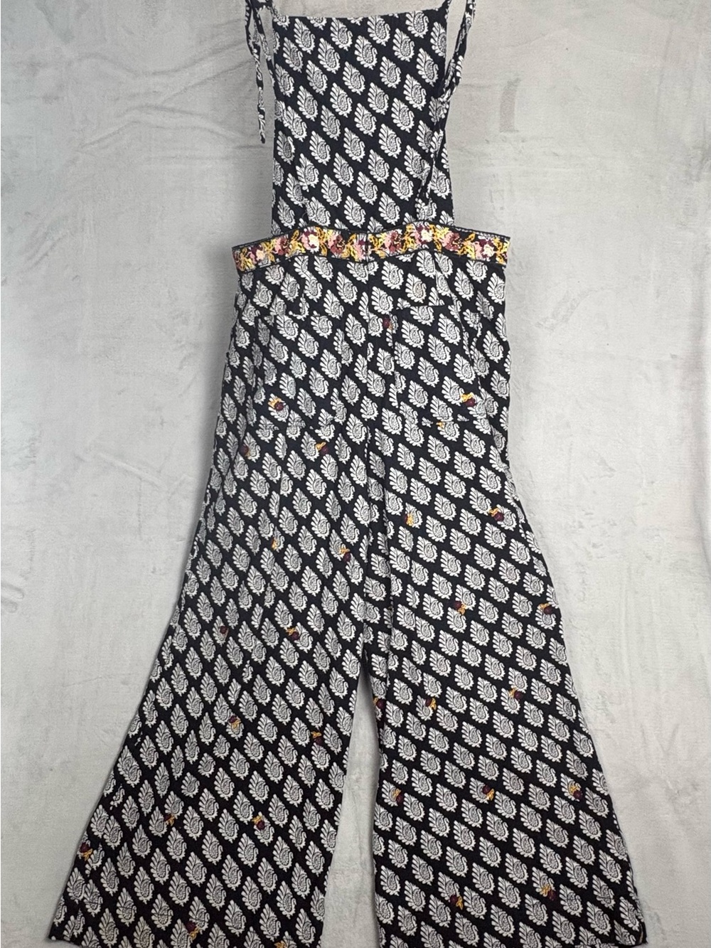 Anthropologie Black Patterned Wide-Leg Bib Jumpsuit with Floral Accents - Picture 7 of 12